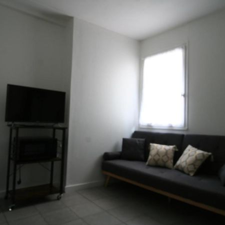 La Petite Terrasse Apartment อองกูแลม ภายนอก รูปภาพ