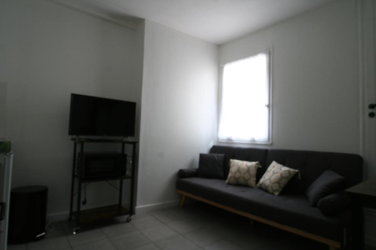 La Petite Terrasse Apartment อองกูแลม ภายนอก รูปภาพ